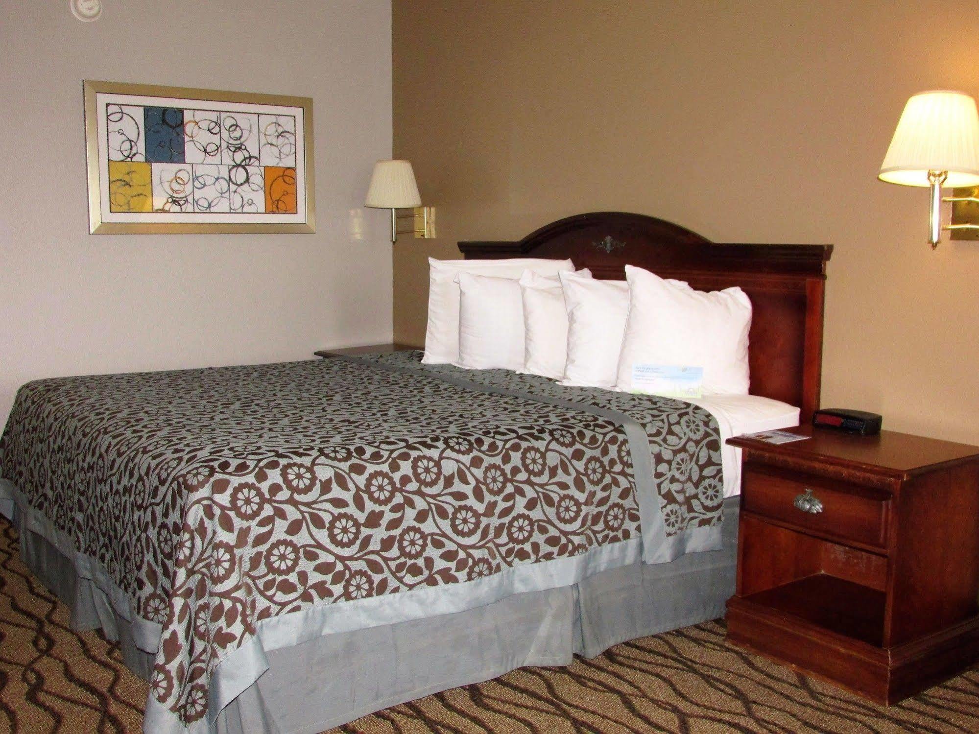 Days Inn & Suites By Wyndham Fort Valley Εξωτερικό φωτογραφία